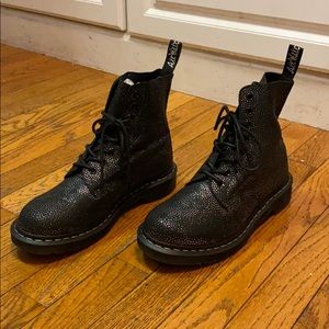 Dr. Marten - Black Metallic Pebble